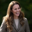 Poglejte, kako lep plašč je oblekla prečudovita Kate Middleton - izbrala je res zanimivo barvo!
