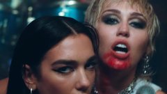 Dua Lipa se je pojavila tudi v videospotu Miley Cyrus.