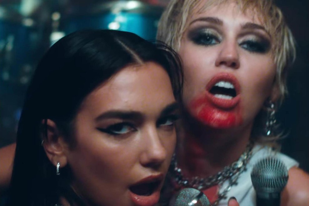 Dua Lipa se je pojavila tudi v videospotu Miley Cyrus.
