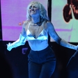 Miley Cyrus odvrgla modrček in oblekla pomankljiva oblačila - imamo fotografije!