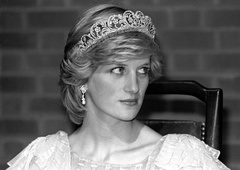 Na dan prišlo, v kateri obleki je bila pokopana princesa Diana, Charlesu ledenela kri, ko jo je videl