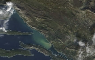 Del hrvaškega morja se je nenavadno obarval in sprememba je videna tudi iz vesolja
