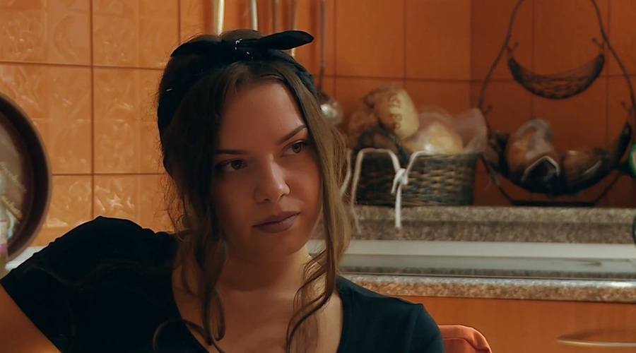 Ne boste verjeli, kdo je fant seksi Manje iz Ljubezni po domače (in ja, poznate ga) (foto: POP TV)