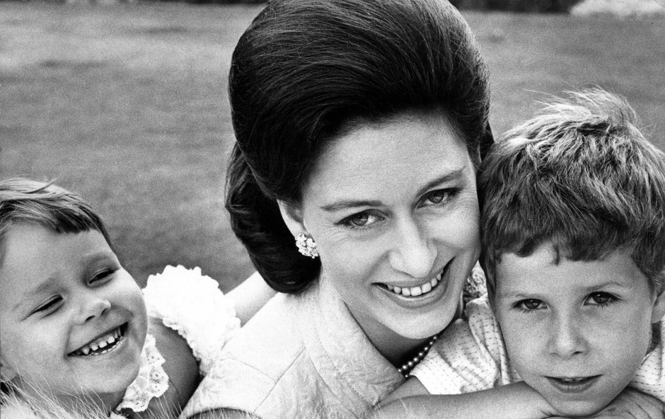 Princsea Margaret leta 1965 z otrokoma Sarah in Davidom. (foto: Foto: Keystone/Profimedia)