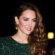 Vojvodinja Kate Middleton presenetila z obleko z leopardjim vzorcem in visokimi škornji