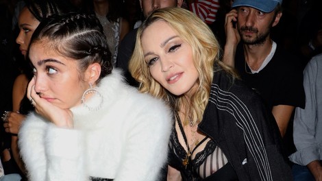 Madonno kritiki označili za 'obupano', ker se je računalniško dodala v hčerkino modno fotografijo