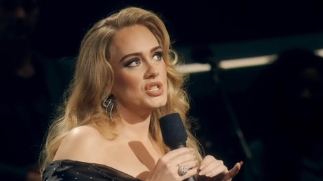 Adele postala prava diva: ob tem vprašanju bi bil uslužbenec v trenutku ob službo