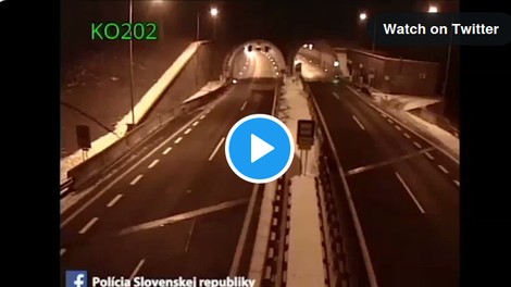 NEVERJETNO: To nesrečo pred tunelom je 44-letni voznik BMW-ja PREŽIVEL?