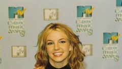 MTV Music Awards Europe 1999 Dublin. Britney je odnesla štiri trofeje: za najboljšo pop izvajalko, za najboljšo žensko izvajalko, za najboljšo novinko na sceni in za najboljšo pesem - Baby One More Time.