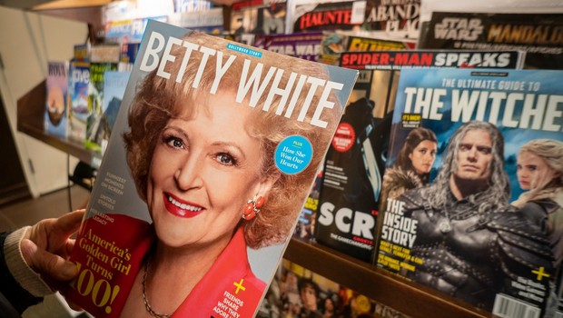 Agent Betty White zavrača govorice, da je tv-legenda umrla zaradi cepljenja