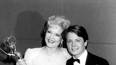 Betty White in Michael J. Fox (60) leta 1986, ko sta oba prejela emmyja.