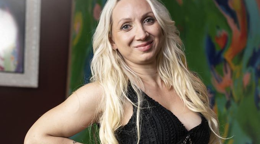 Kate Balon (Poroka na prvi pogled) je zdaj videti takole, bi jo s to pričesko še prepoznali? (foto: PLanet TV)