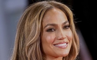 Jennifer Lopez z mini obleko povzročila pravo senzacijo - čas je za slovo od maksi oblek!