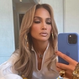 Jennifer Lopez je izbrala to sanjsko pomladno obleko, v njej je videti božansko!