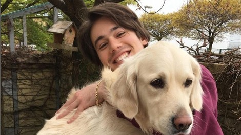 Bojan Cvjetičanin objema sosedove pse, Natalija Verboten v družinskem spotu, Helena Blagne pa ima nov selfie