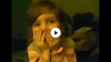 Pretresljiv posnetek deklice, ki iz bunkerja pozdravlja babico, se viralno širi po spletu!