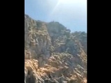 VIDEO: Soproga je snemala nogometaša, ki je skočil z visoke skale, potem se je zgodilo
