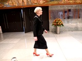 So poslanke, ki so nosile rdeče čevlje, kršile kodeks oblačenja v parlamentu?
