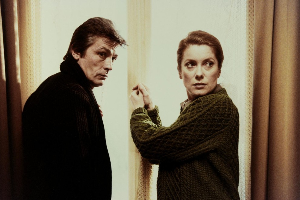 Dve filmski legendi v filmu Le choc (1982) Alain Delon in<br />
Catherine Deneuve.