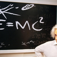 Poglejte si najbolj ikonično fotografijo Alberta Einsteina: v njenem ozadju se skriva neverjetna zgodba