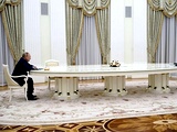 Razkrite podrobnosti pogovora med Putinom in Macronom še pred invazijo: »Raje bi šel na hokej ...«
