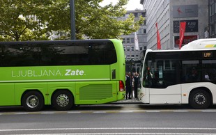 Trčila avtobusa, polna potnikov: koliko je poškodovanih?