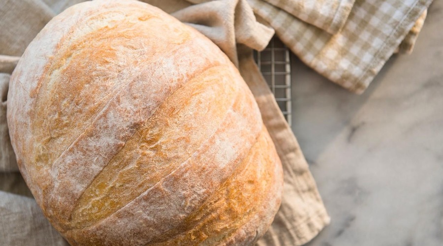 To je najboljši recept za domači kruh, ki ga ni treba gnesti, je kot nalašč tudi za popolne začetnike! (foto: Profimedia)