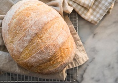 To je najboljši recept za domači kruh, ki ga ni treba gnesti, je kot nalašč tudi za popolne začetnike!