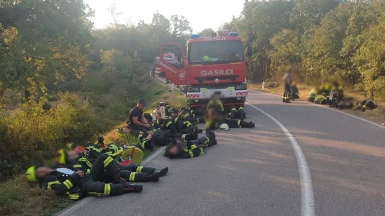 Toliko znaša PLAČA poklicnih gasilcev, naših junakov, ki so v minulih dneh reševali Kras (foto: FB Gasilska enota Ribnica)