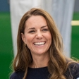 Kate Middleton v čisto svojem slogu pokazala, kako po kraljevsko nositi bele kratke hlače