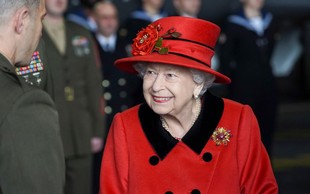 To je nenavadna fotografija kraljice Elizabete, o kateri zdaj govori cel svet