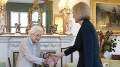 Bil je edini v zgodovini, ki je kraljici Elizabeti rekel: "Gospa, zdi se, da ste malo shujšali'. Njena reakcija je šokirala vse!