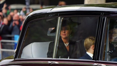 Kate Middleton za pogreb kraljice Elizabete izbrala biserno ogrlico s prav posebnim pomenom