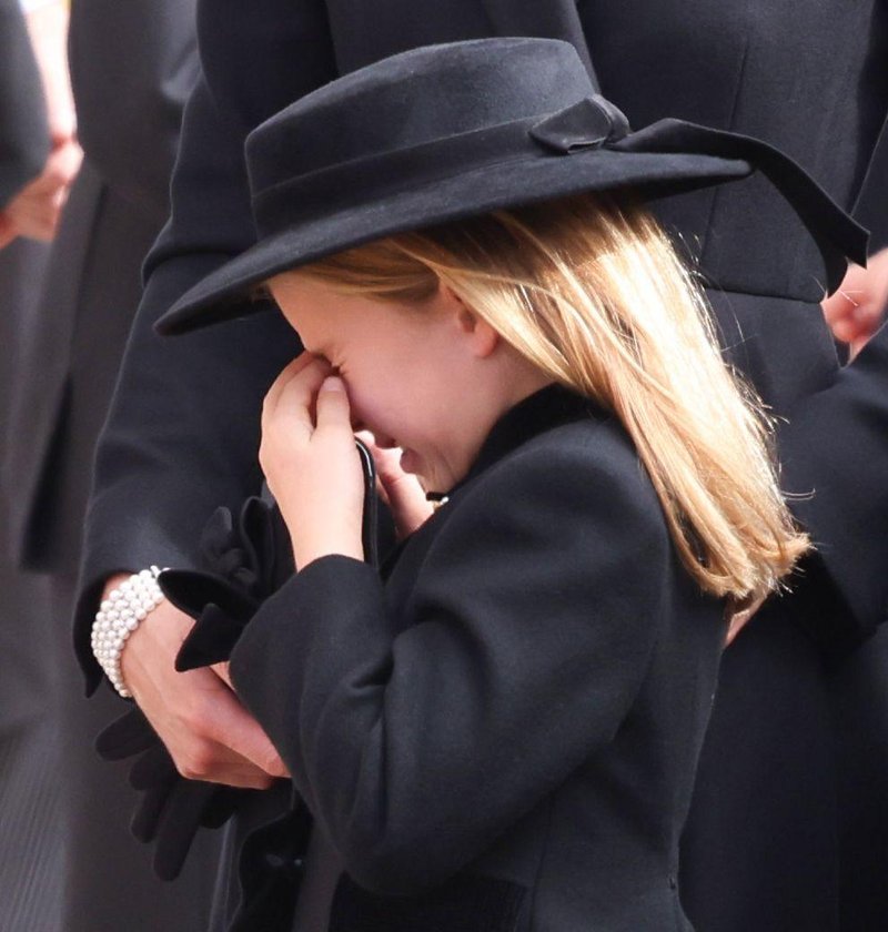 Princesa Charlotte na pogrebu kraljice ni uspela zadržati solz, tukaj so fotografije (foto: Profimedia)