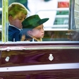 Na kraljičinem pogrebu so se številni spraševali: Nista princesa Charlotte in princ George premlada za to?