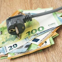 Mojster ji je za minuto dela zaračunal 620 evrov in jo osebno odpeljal do bankomata