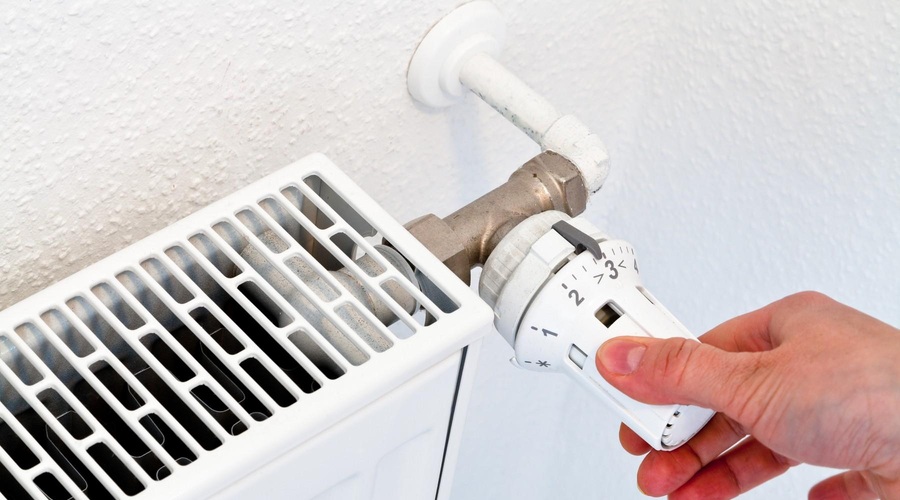Ko boste videli ta trik za čiščenje radiatorjev, vam ne bo jasno, kako se tega niste spomnili že prej, tako preprosto je! (foto: Profimedia)