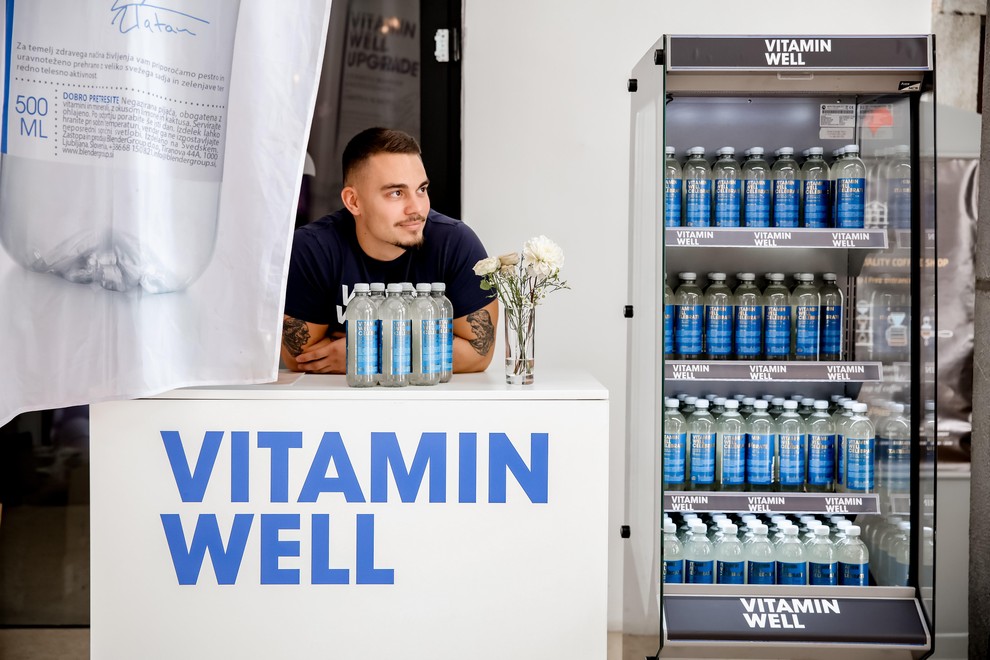 Obiskovalke so lahko v kotičku Vitamin Well namreč poskusile njihove vitaminske pijače. In ko smo znova sedle v predavalnico, ... …