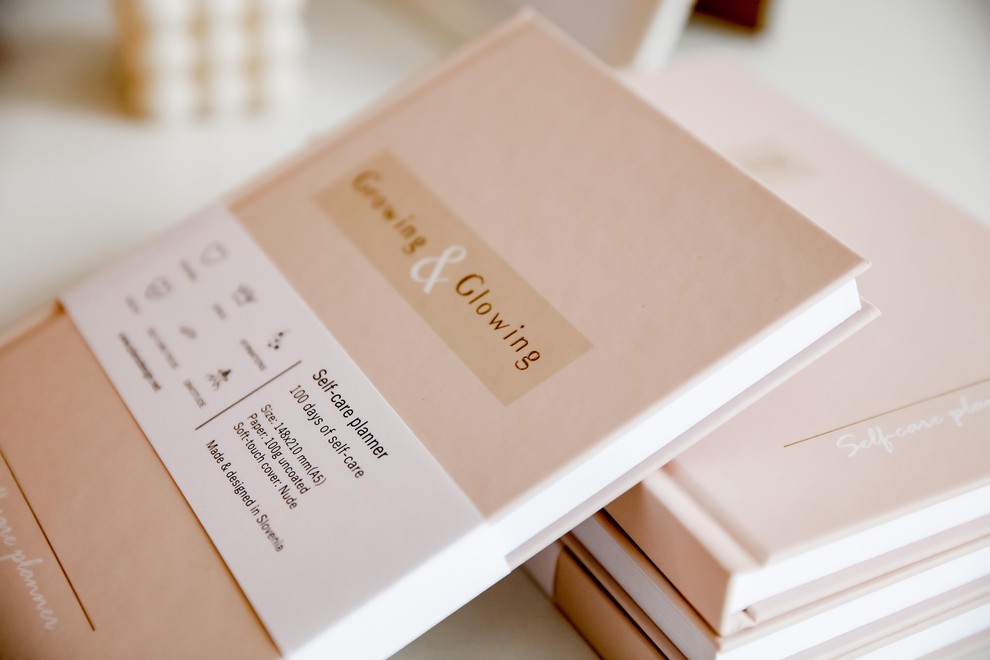 Prelistale smo med stranmi 'self-care' rokovnika Plan designs, ter ...