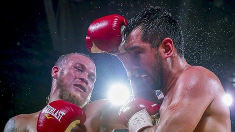 Grozljive posledice boksarskega dvoboja: nesrečni športnik po hudih poškodbah glave v komi