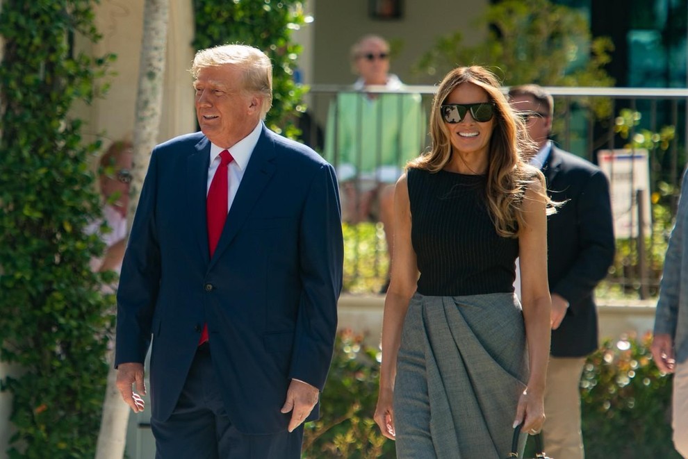 Sivo krilo Melanie Trump izstopa predvsem po svoji niansi: nikoli ne podcenjujte kromatične moči sive barve. Ta barva je vse …