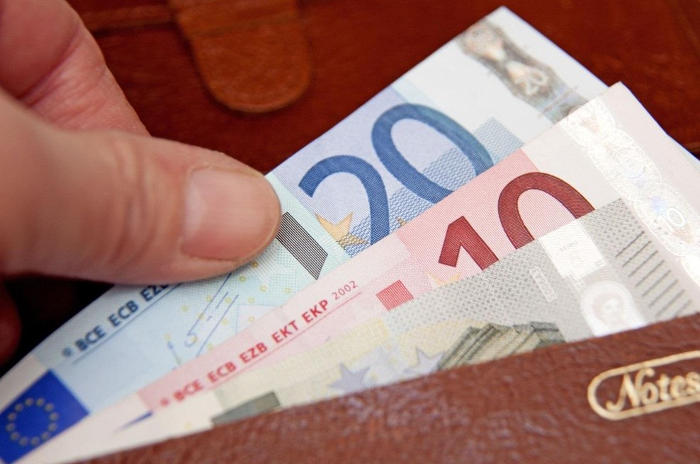 Kupci v supermarketih morajo biti previdni: Prevara z gotovino preži na blagajnah (foto: Profimedia)