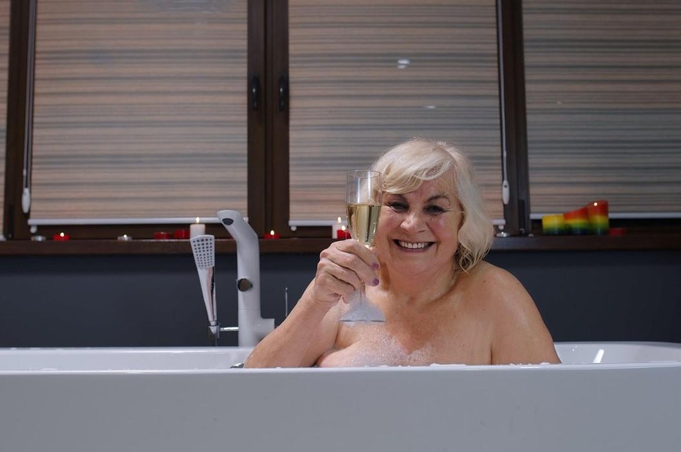 Resnična izpoved babice SVINGERKE: "Spala sem z več kot 3.000 moškimi, a po operaciji kolena sem morala malce upočasniti!" (kaaaaaj?!) (foto: Profimedia)