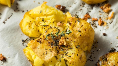 TO je trenutno najbolj priljubljen recept za krompir, ki je osvojil splet: Ljubitelji ga boste hoteli takoj preizkusiti