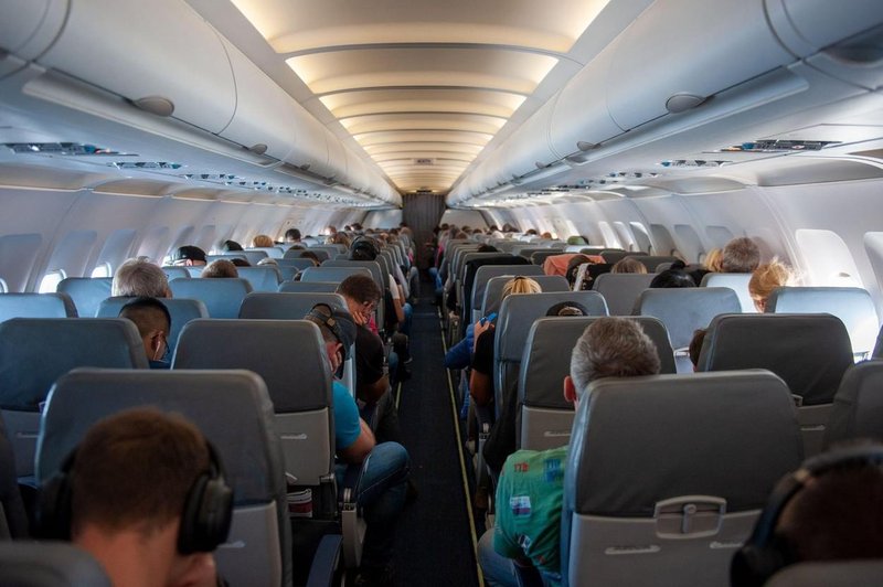 Izpoved moškega: "Stevardesa me je zagrabila in zvlekla v del letala, kjer se pripravlja hrana ..." (foto: Profimedia)