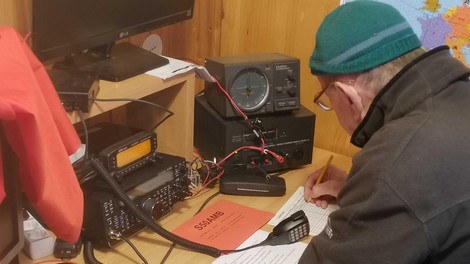 Radioamaterji v Sloveniji še delujejo: bi nas lahko rešili ob hibridnem napadu na evropsko električno omrežje?