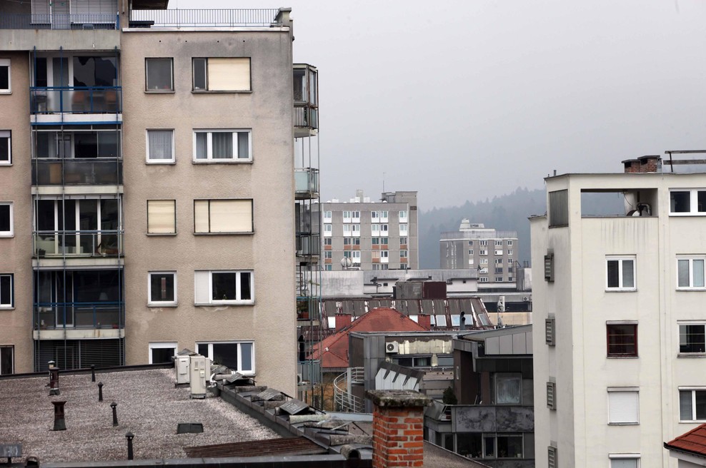 Prisilne izselitve? Številni državljani bi lahko ostali brez doma (foto: Bobo)