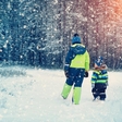 Jooj, kako prisrčno! Otroka TE znane Slovenke sta prvič v življenju videla sneg, TU pa je njuna reakcija!