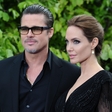 Brad Pitt besen na svojo bivšo, obtožuje jo manipulacije z njunimi otroki, pravi, da se mu tako maščuje
