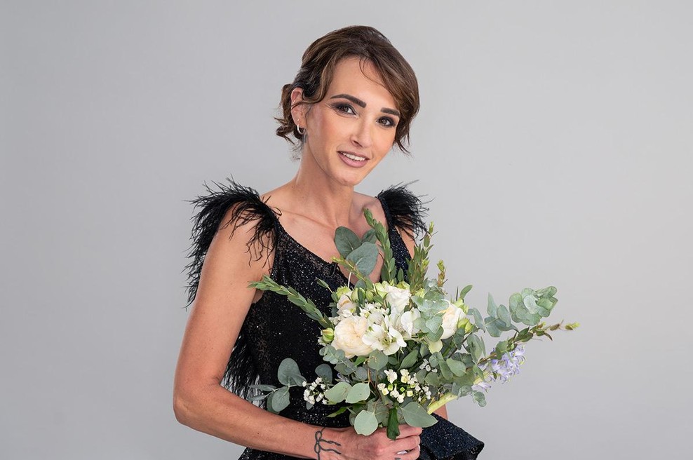 Jasmina na večerji nosila tako visok razporek, da so vsi obmolknili, ko je vstopila, tukaj je posnetek (foto: Planet TV)